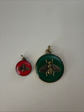 Gucci Bee medallion Pendant Charms in Green and Red